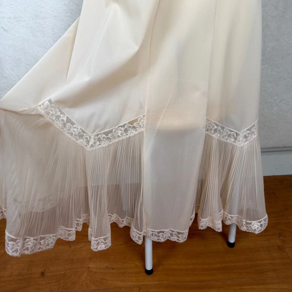 Vintage Rogers Peach Nylon Tricot Lace Pleated Full Slip Dress Size 36 Coquette